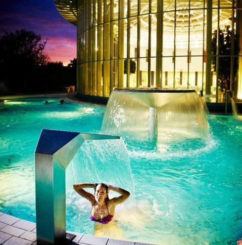 Aux Pieds Des Thermes Spa Exterior foto